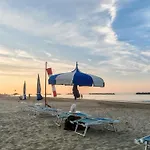 Stella Del Mattino, Near The Sea * بيزارو