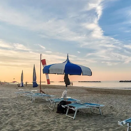 Stella Del Mattino, Near The Sea * 페자로